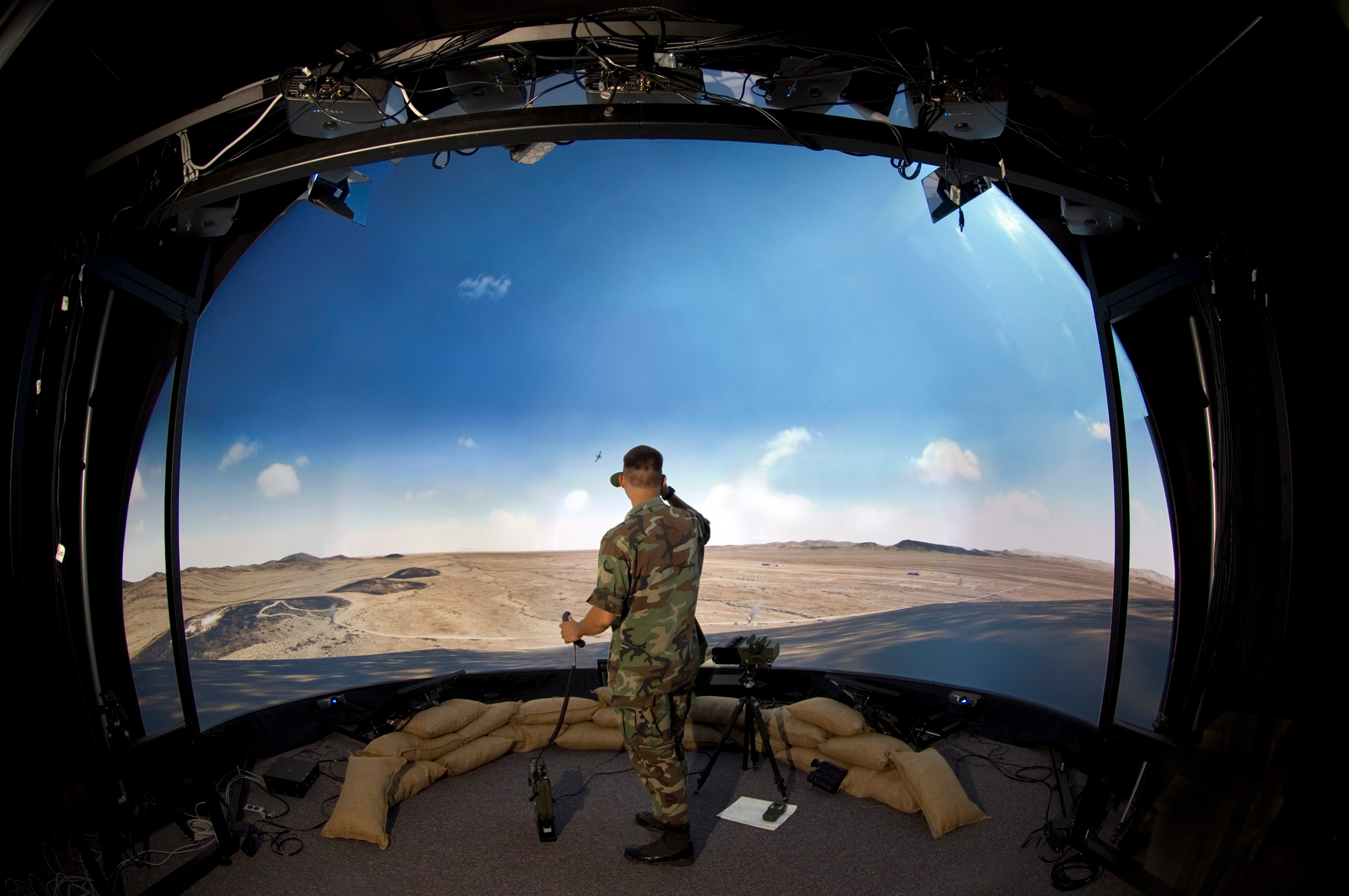 Vr сфера. Виртуальная реальность в армии. Виртуальная реальность в военной сфере. VR В военной сфере. Дополненная реальность в военной сфере.